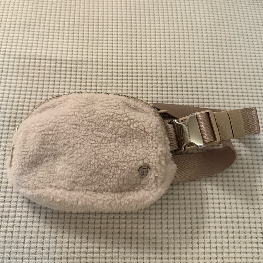 lululemon athletica Everywhere Fleece Belt Bag